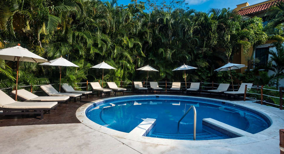 Een foto van het zwembad bij Occidental Cozumel