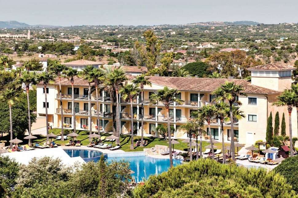Een foto van het zwembad bij CM Mallorca Palace