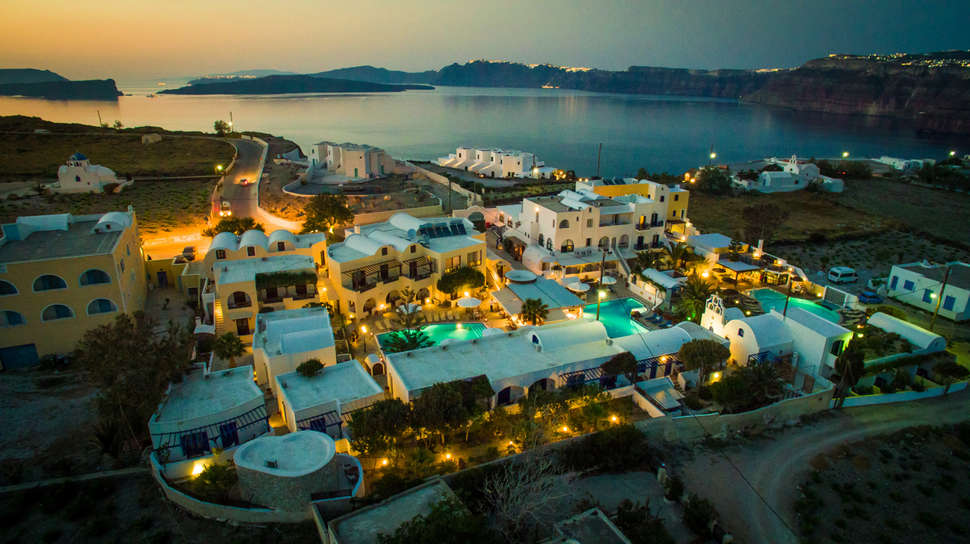 Ein Foto von der Außenansicht des Hotel Mathios Village
