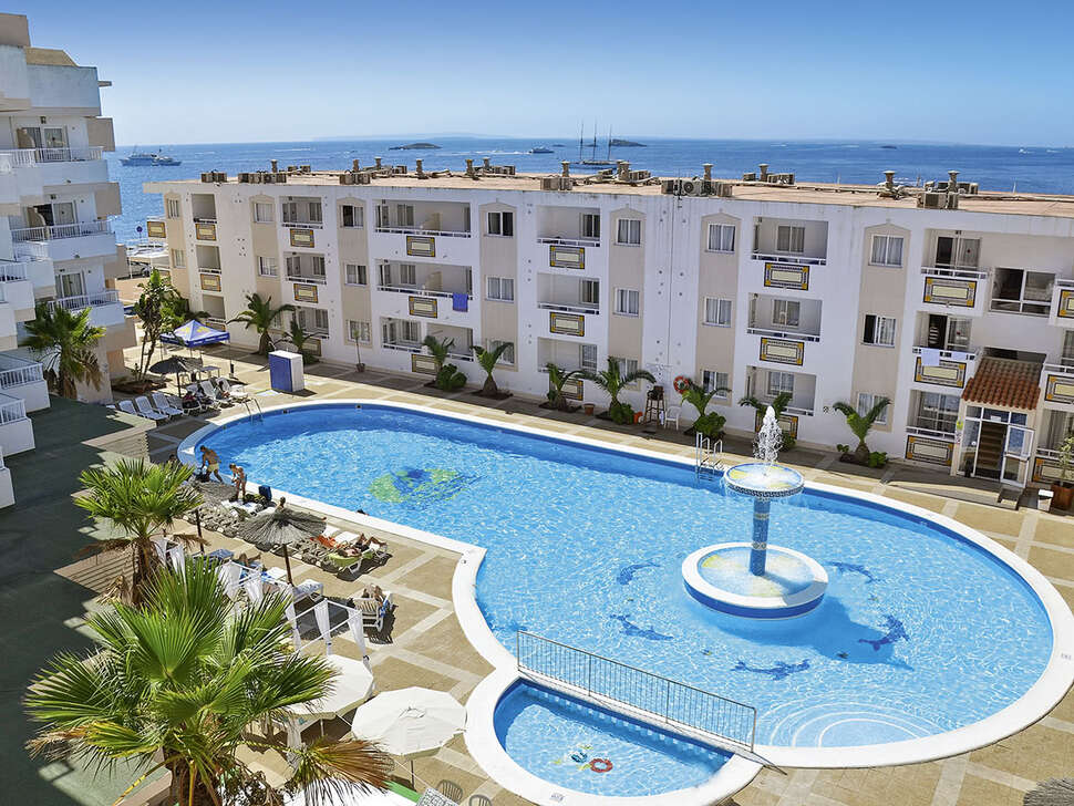 Ein Foto vom Pool im Apartments Vibra Panoramic