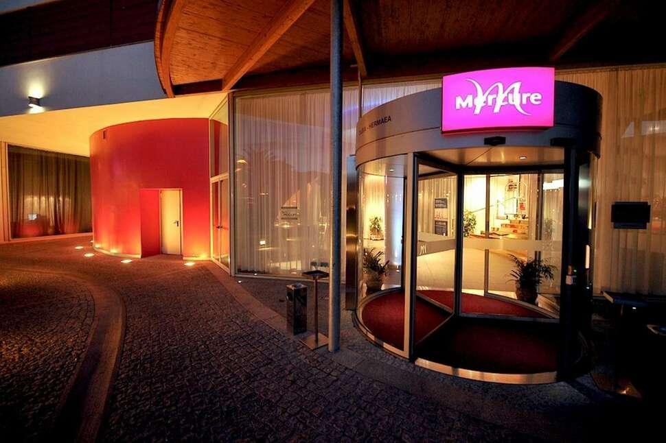 Ein Foto von der Außenansicht des Mercure Olbia