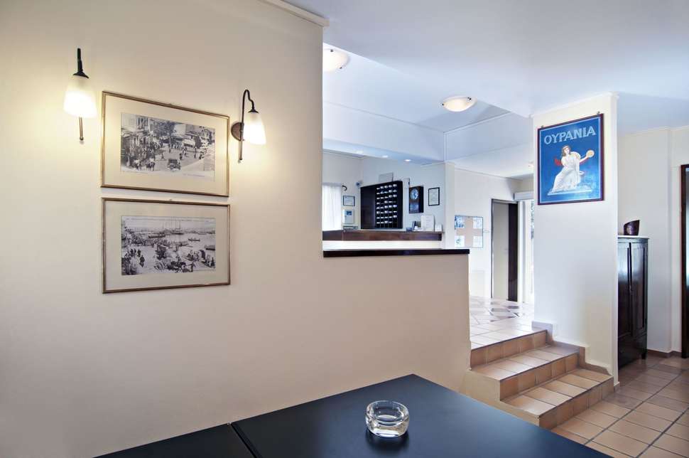 Een foto van het interieur van Ourania Appartementen