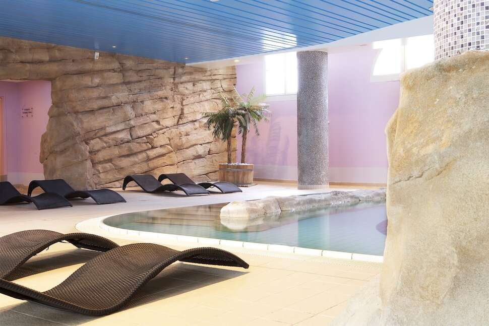 Ein Foto vom Pool im Dream Castle Hotel