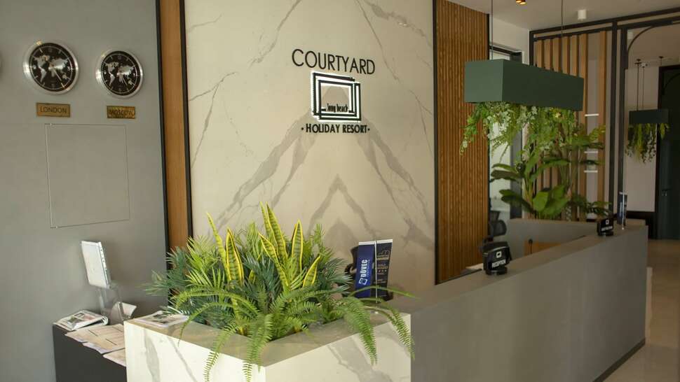 Ein Foto Courtyard Long Beach Holiday Resort