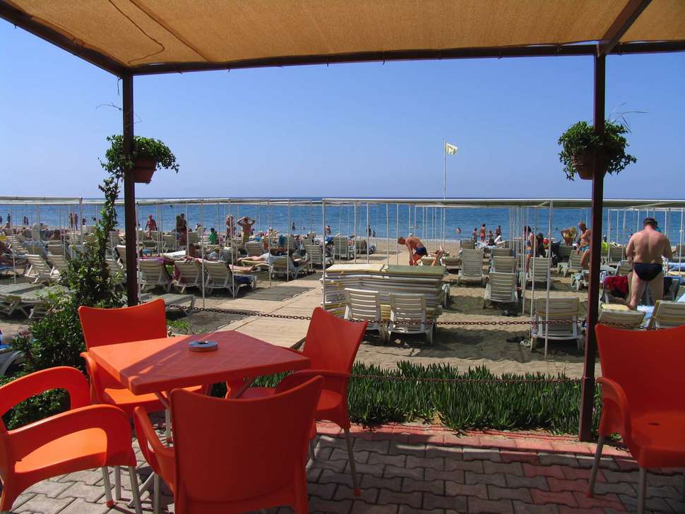 Een foto van het strand bij Eftalia Village