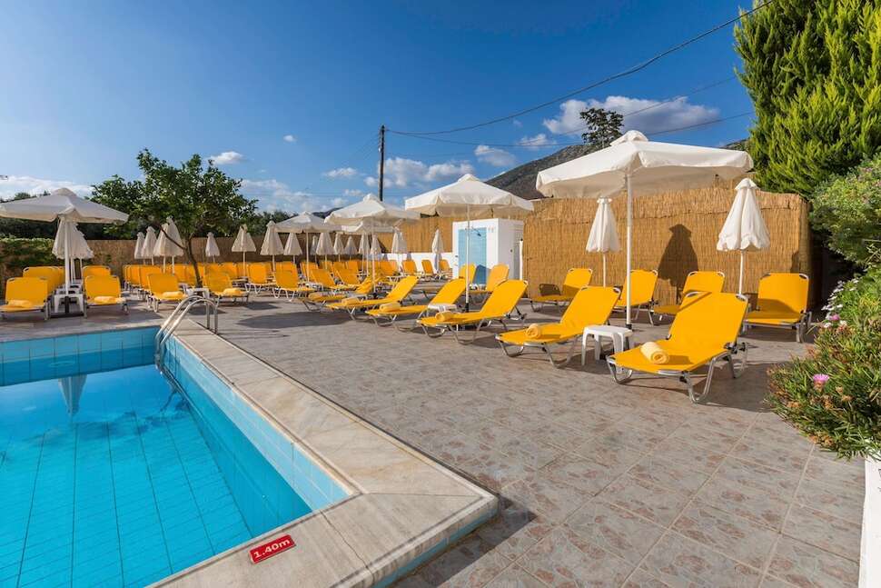 Een foto van het zwembad bij Sergios Hotel