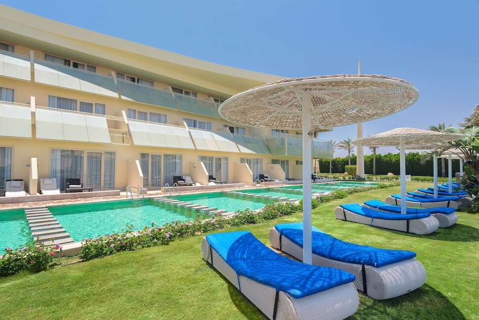 Een foto van het zwembad bij Barcelo Tiran Sharm