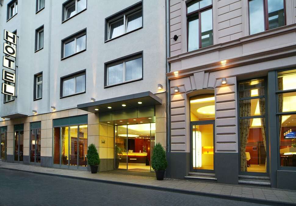 Een foto van de buitenkant van Flandrischer Hof Hotel
