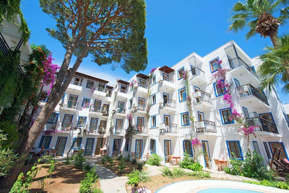 Een foto van de buitenkant van Hotel Sami Beach