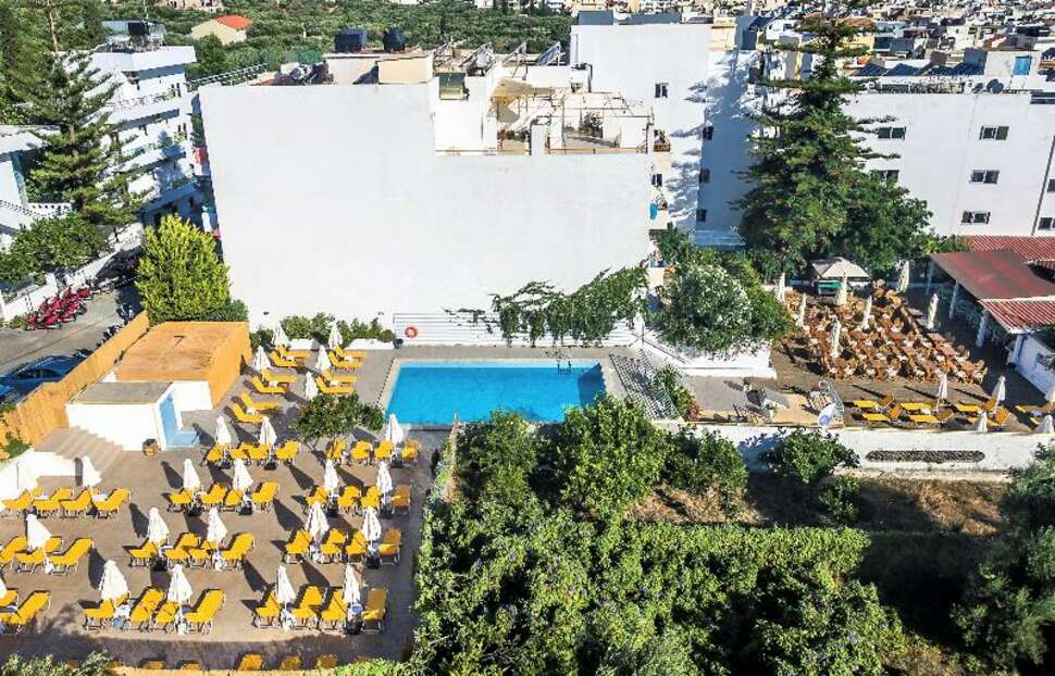 Een foto van het zwembad bij Sergios Hotel