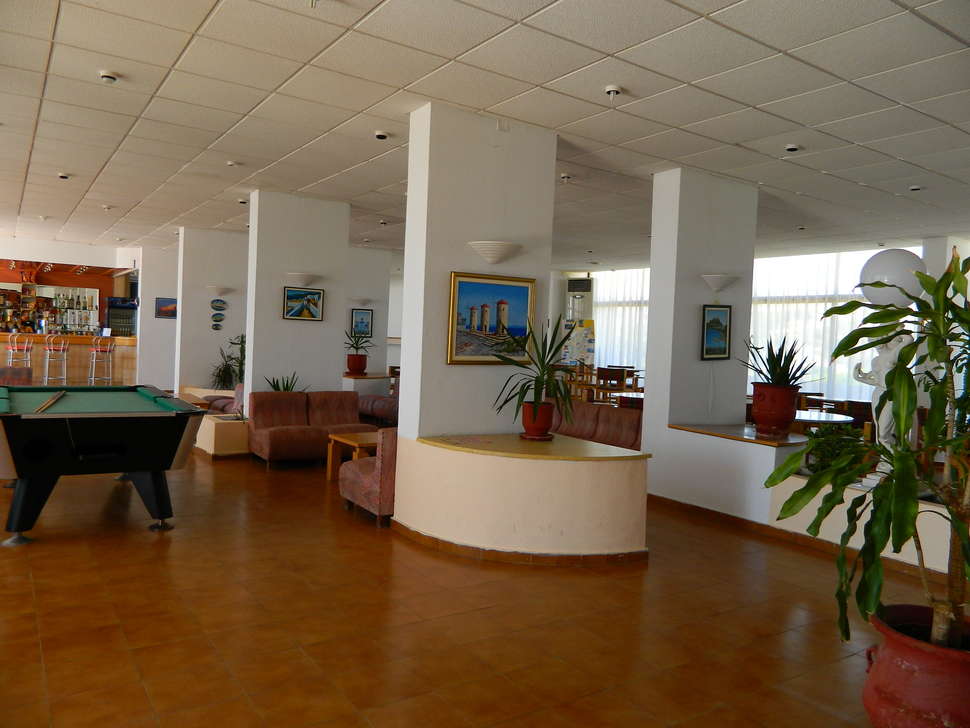 Ein Foto vom Innenbereich im Telhinis Hotel