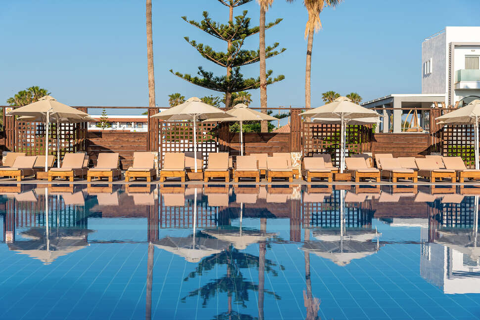 Een foto van het zwembad bij Gaia Village Hotel
