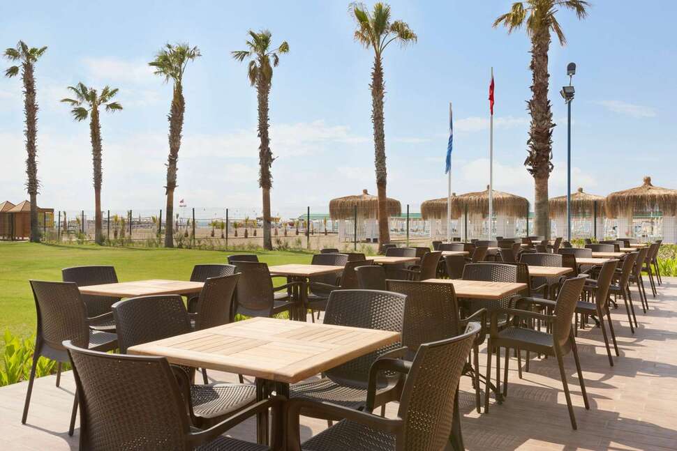 Een foto van het terras bij Ramada Resort by Wyndham Lara