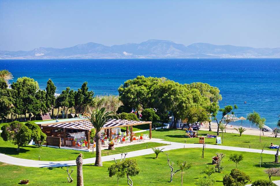 Een foto van het terras bij TUI Blue Oceanis Beach