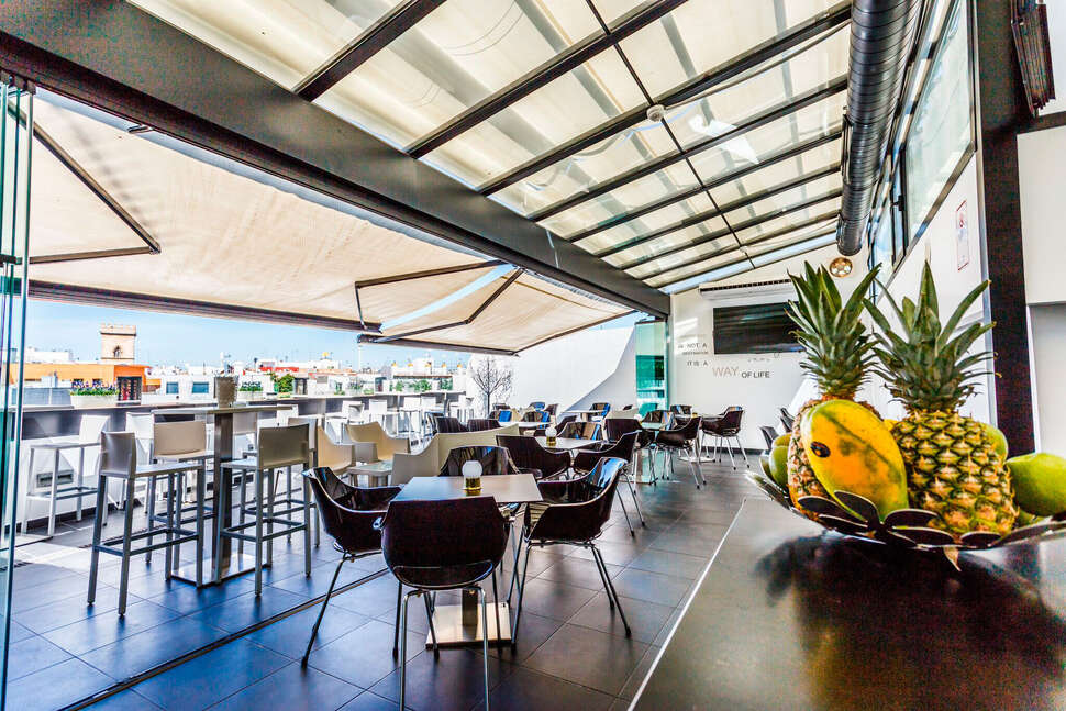 Ein Foto von der Terrasse im Patio de la Alameda