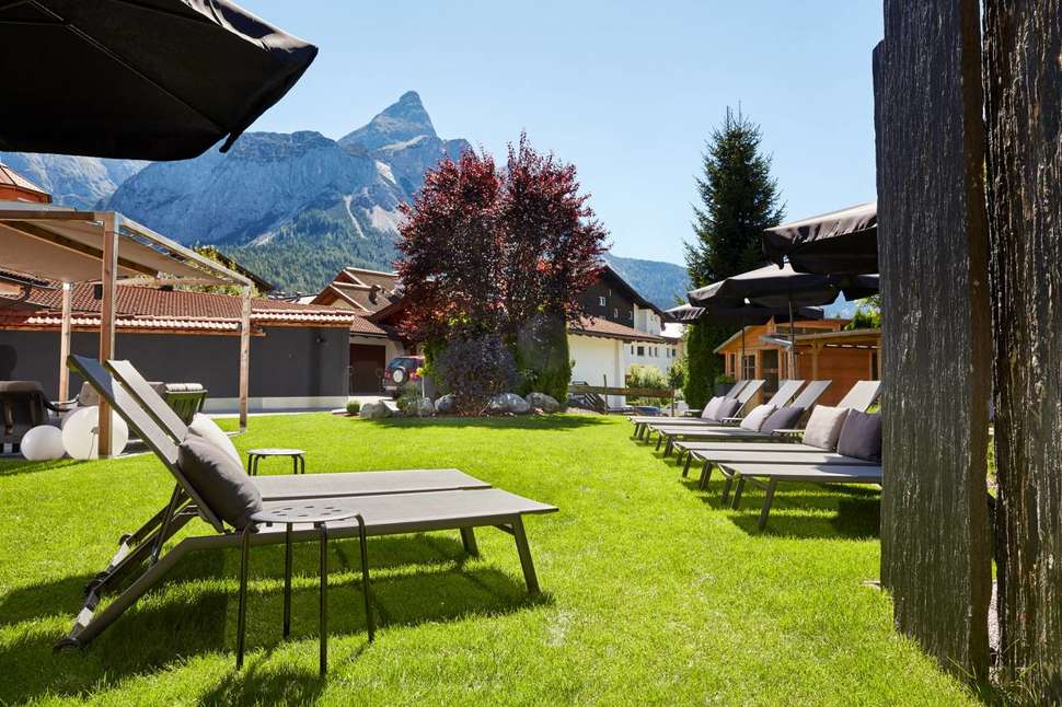 Een foto van het terras bij Hotel Der Grüne Baum