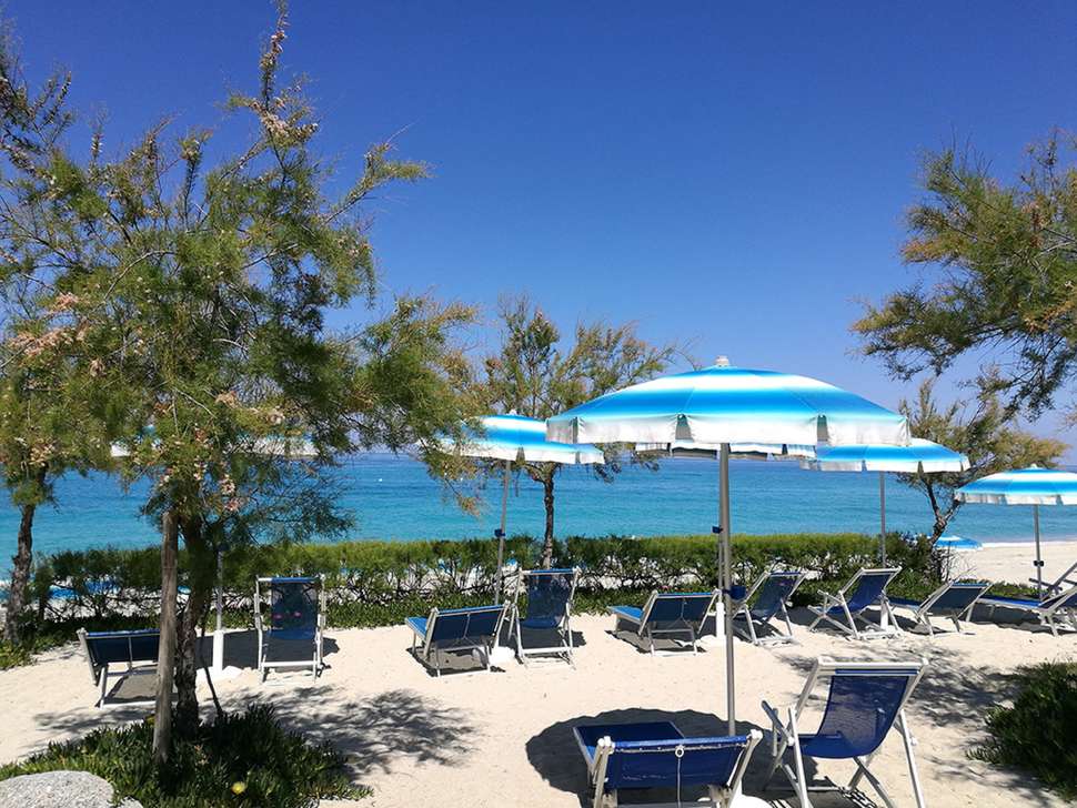 Ein Foto vom Strand beim Tonicello Resort