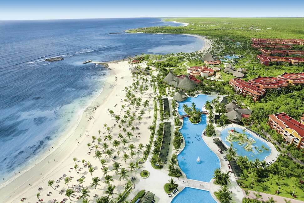 Ein Foto vom Pool im Barcelo Maya Grand Resort
