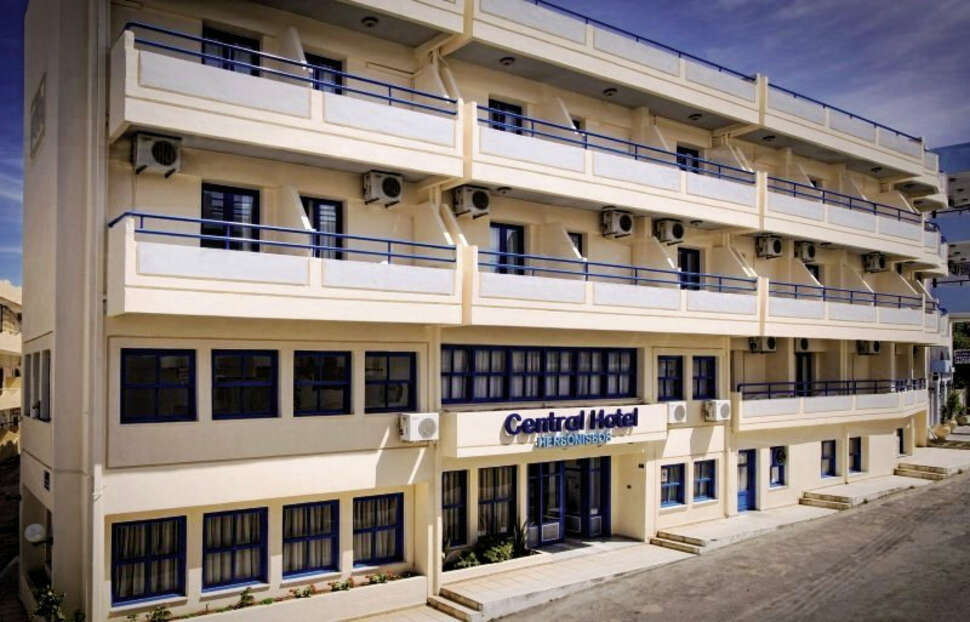 Een foto van de buitenkant van Hersonissos Central