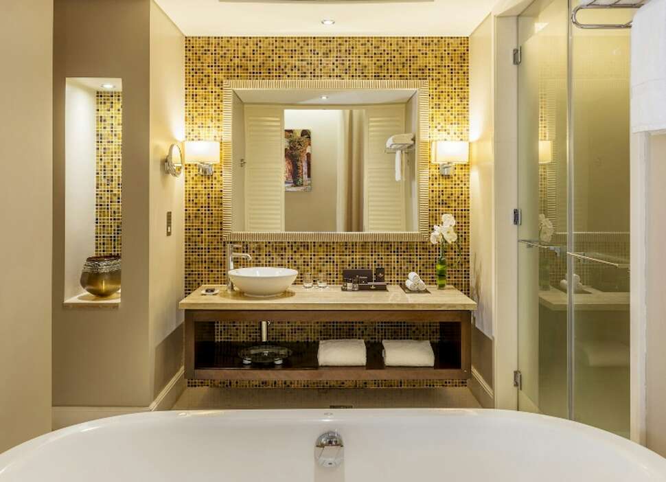 Een foto van The Tower Plaza Hotel Dubai