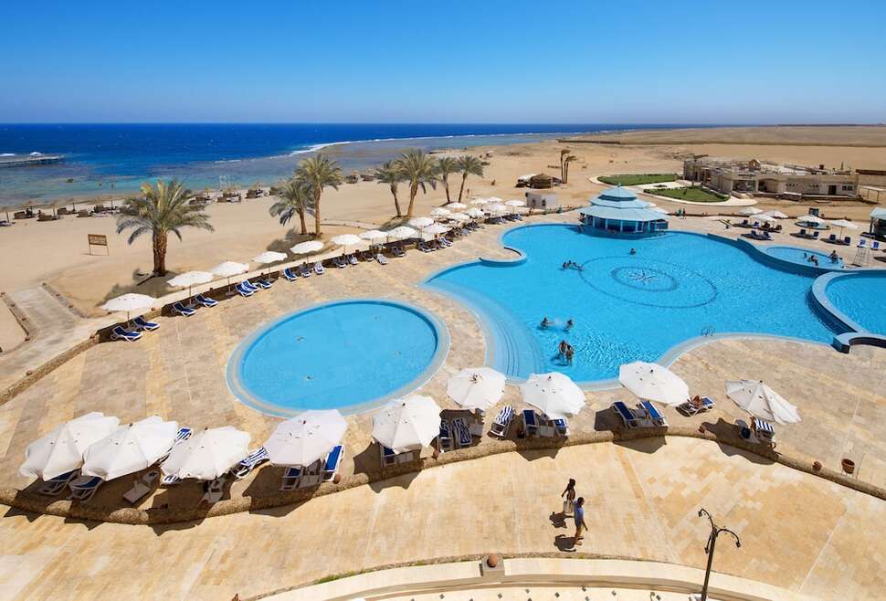 Een foto van het zwembad bij Concorde Moreen Beach Resort & Spa