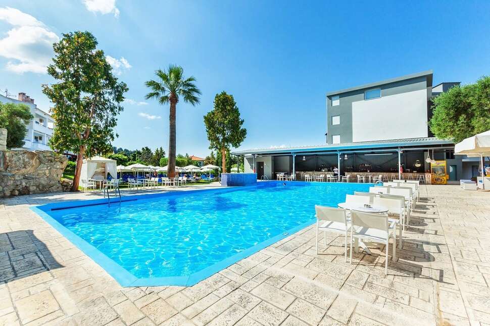Een foto van het zwembad bij Hotel Kriopigi