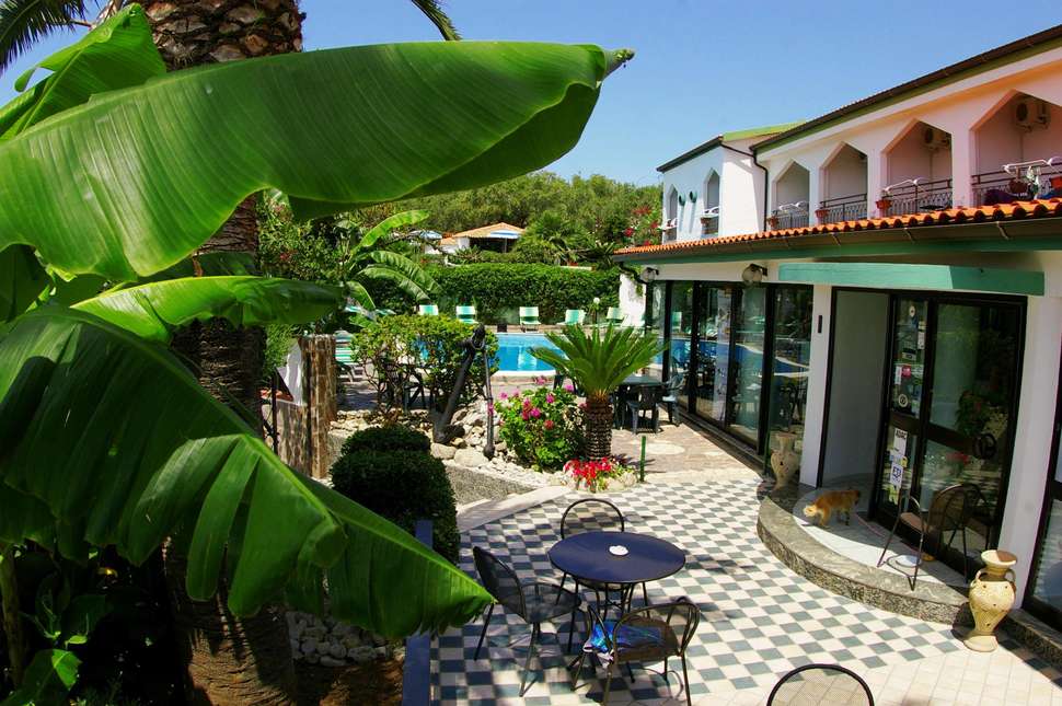 Ein Foto von der Terrasse im Hotel Marinella