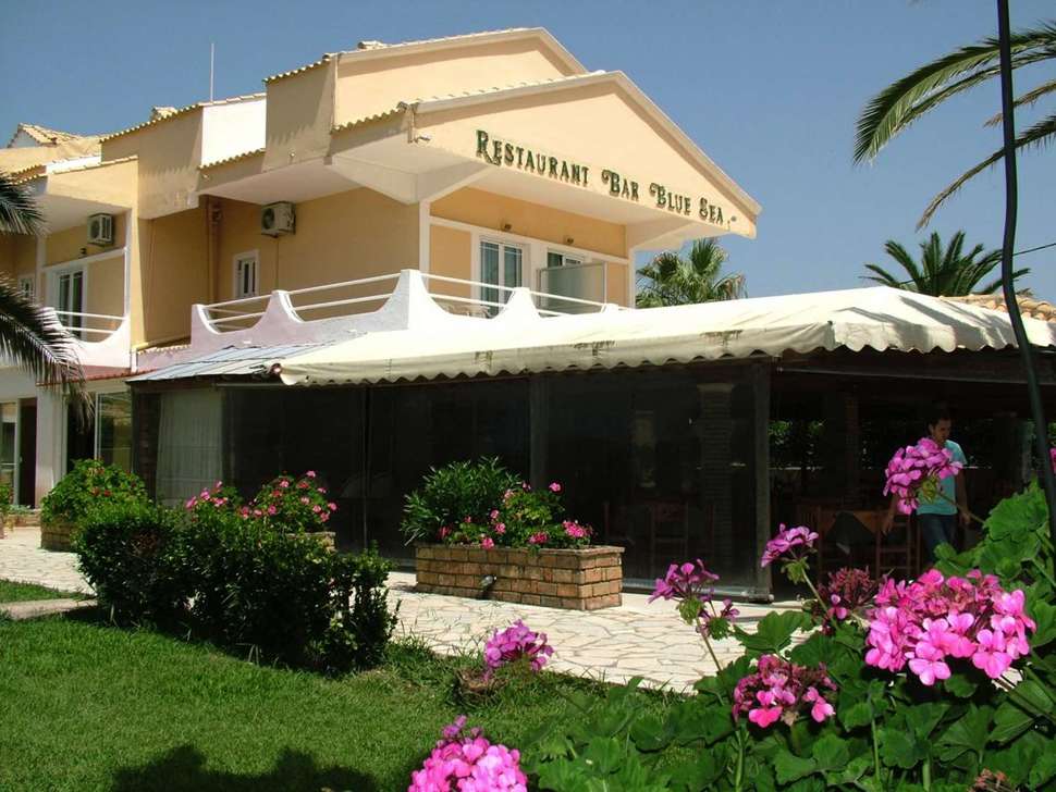 Een foto van de buitenkant van Hotel Blue Sea