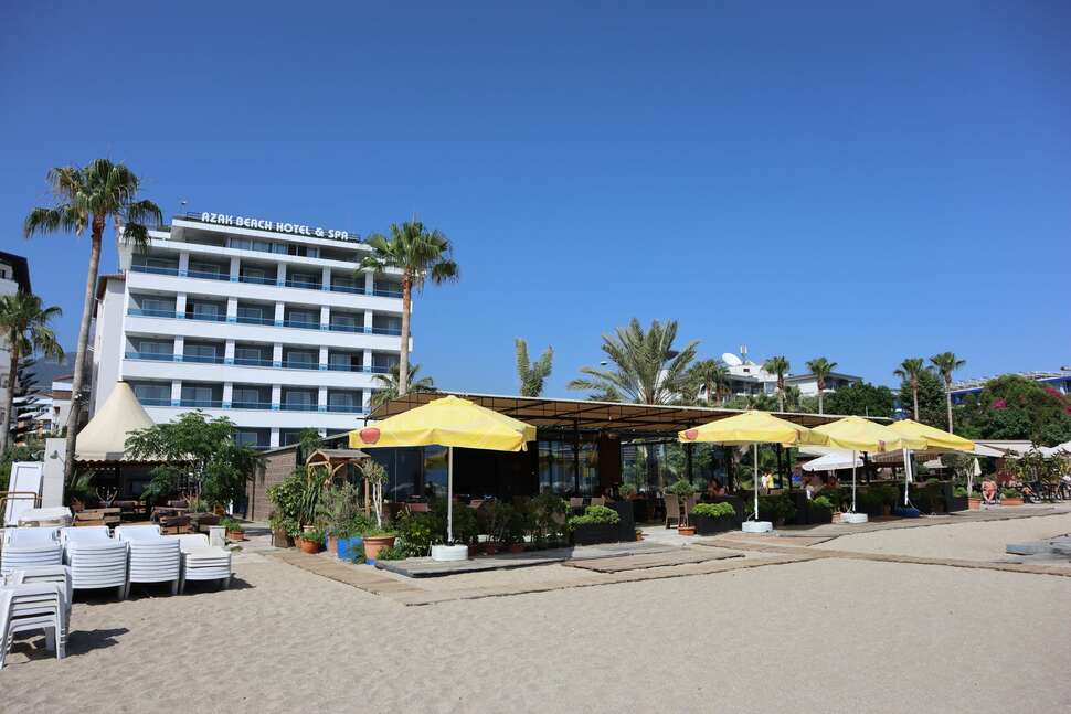 Een foto van de buitenkant van Azak Beach Hotel