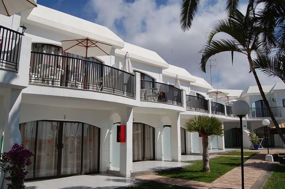 Een foto van de buitenkant van Las Buganvillas