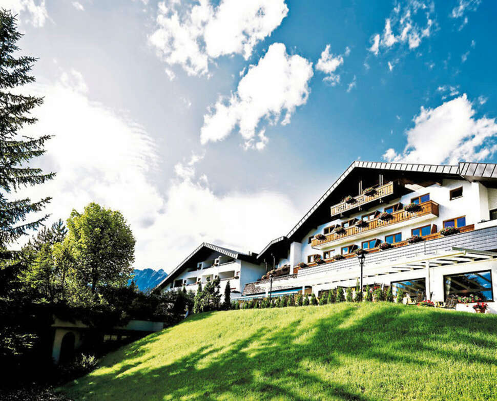 Ein Foto von der Außenansicht des Bergresort Seefeld