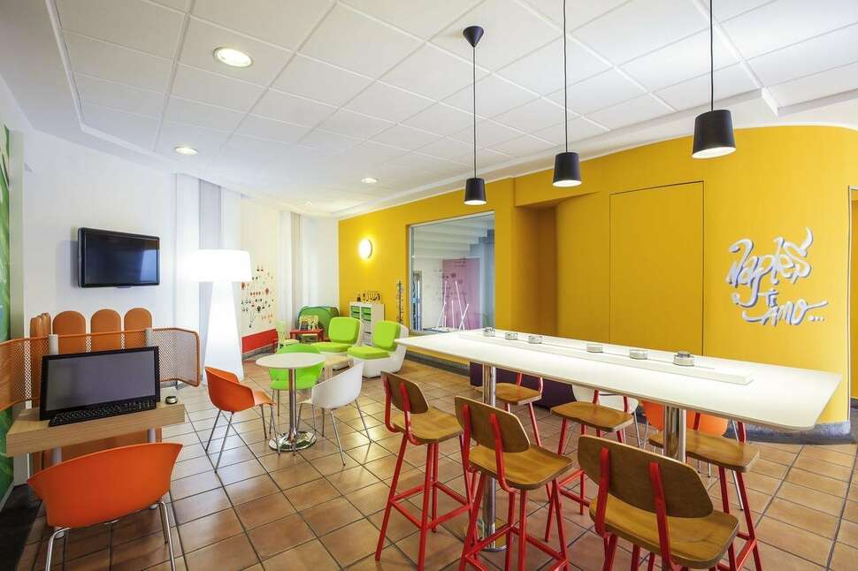 Ein Foto Ibis Styles Napoli Garibaldi
