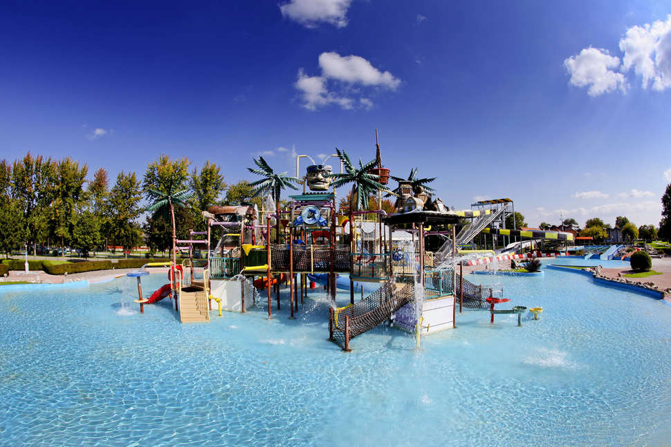 Een foto van het zwembad bij Camping Terme Catez