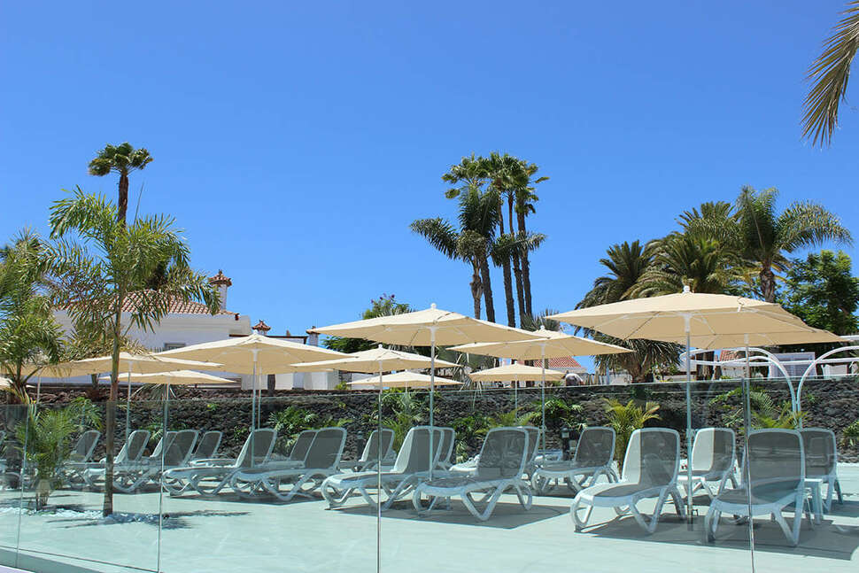Een foto van het terras bij Hotel Livvo Dunagolf Suites