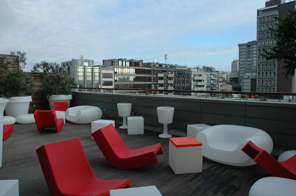 Een foto van het terras bij Porto Trindade Hotel