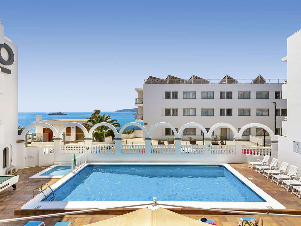 Ein Foto vom Pool im Apartments Lux Mar