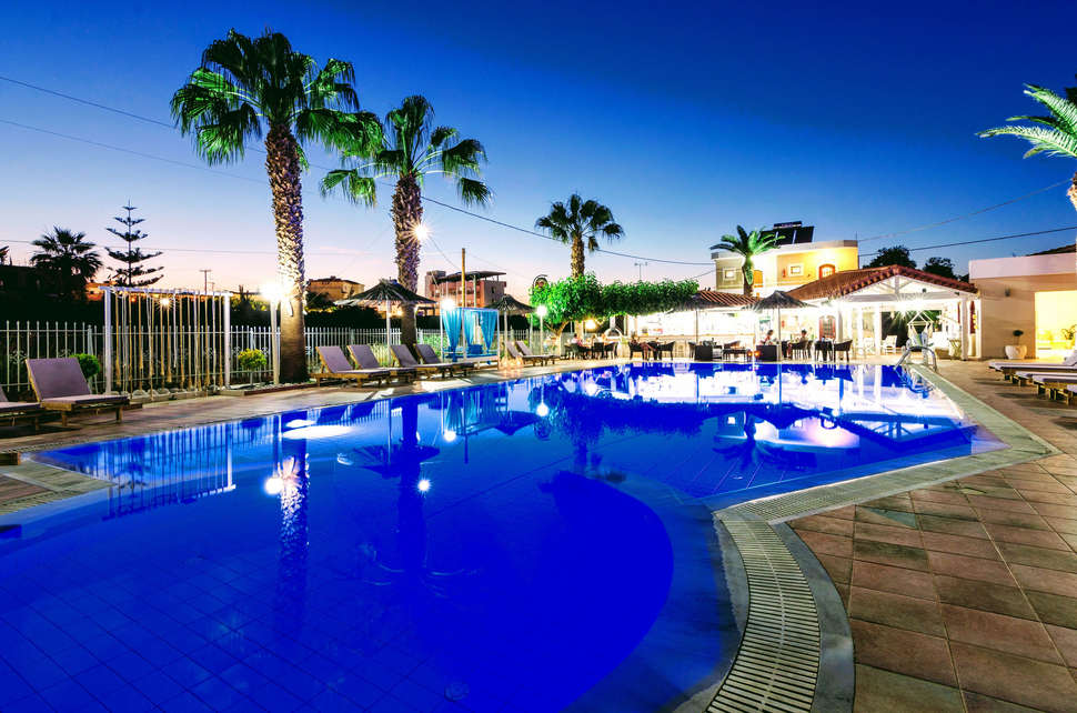 Ein Foto vom Pool im Stelios Gardens