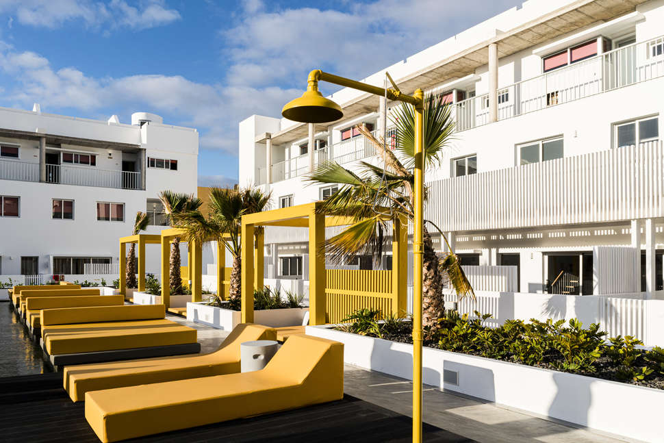 Een foto van het terras bij Buendia Corralejo Nohotel