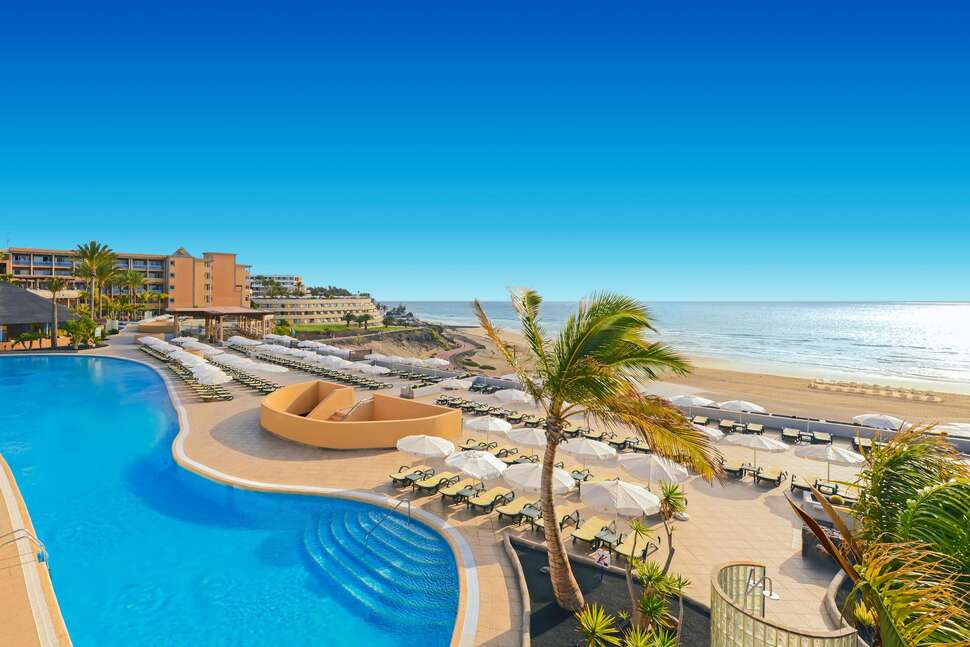 Een foto van het zwembad bij Iberostar Selection Fuerteventura Palace
