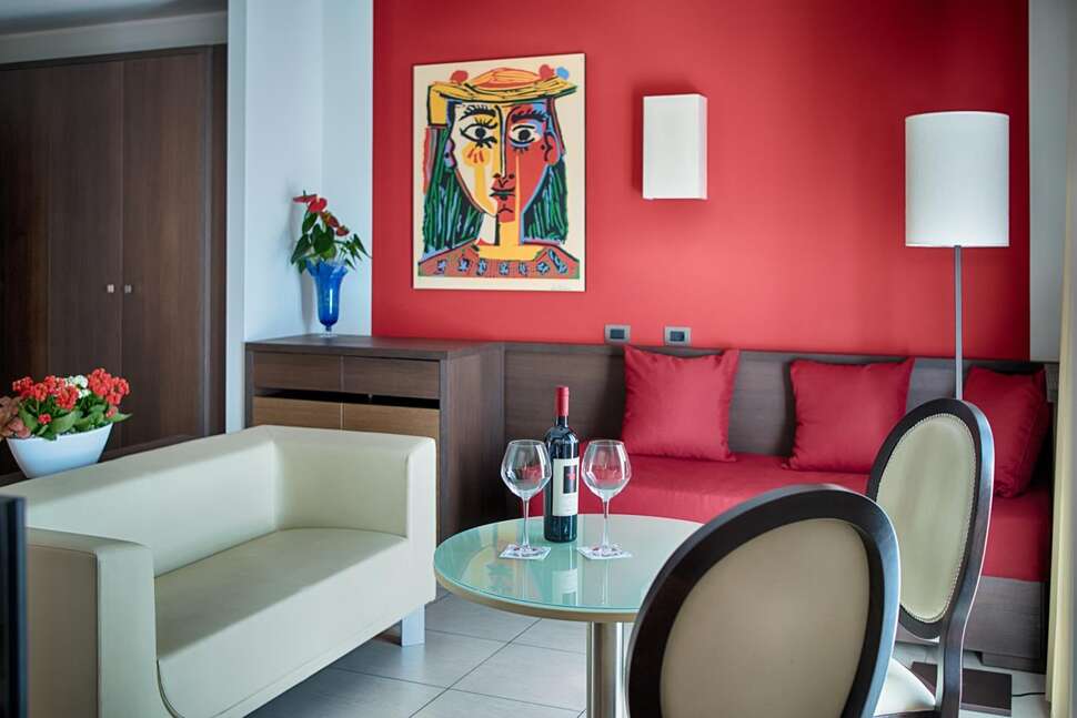 Een foto van het interieur van Lu' Hotel Carbonia
