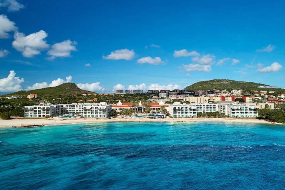 Een foto van de buitenkant van Curacao Marriott Beach Resort