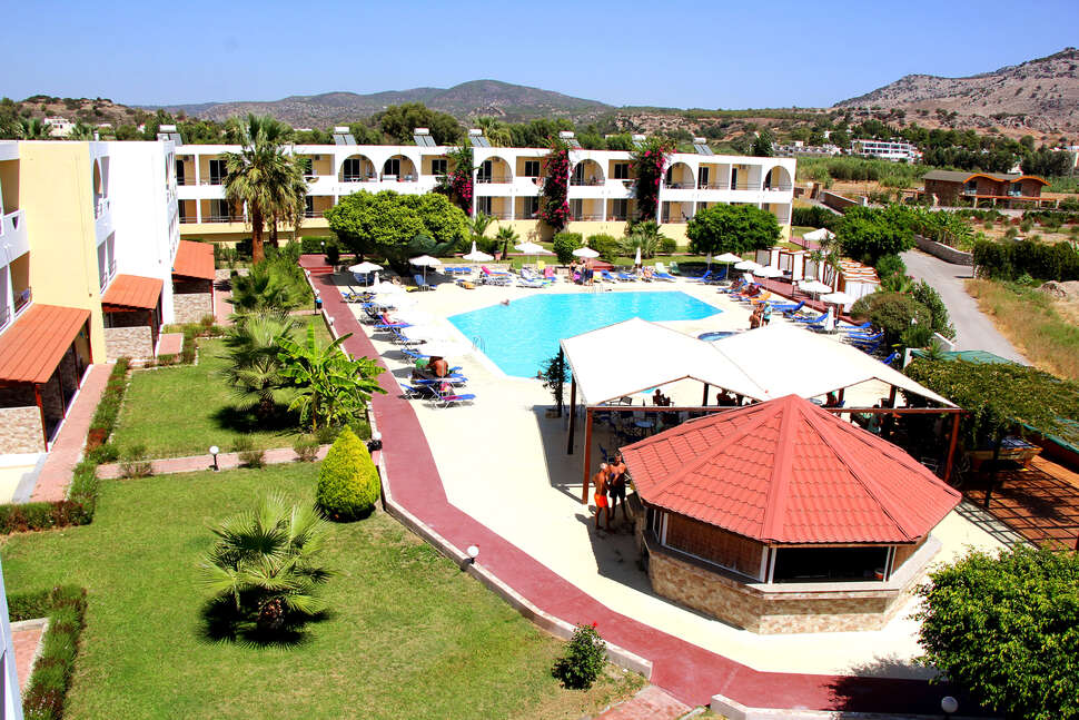 Een foto van het zwembad bij Lardos Bay Hotel