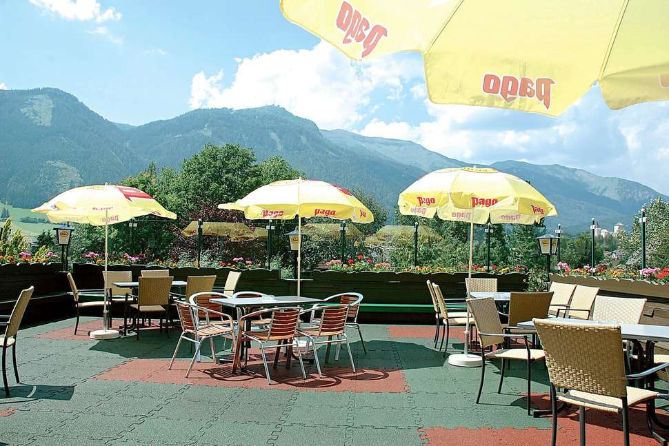 Een foto van het terras bij Aktivhotel Karla
