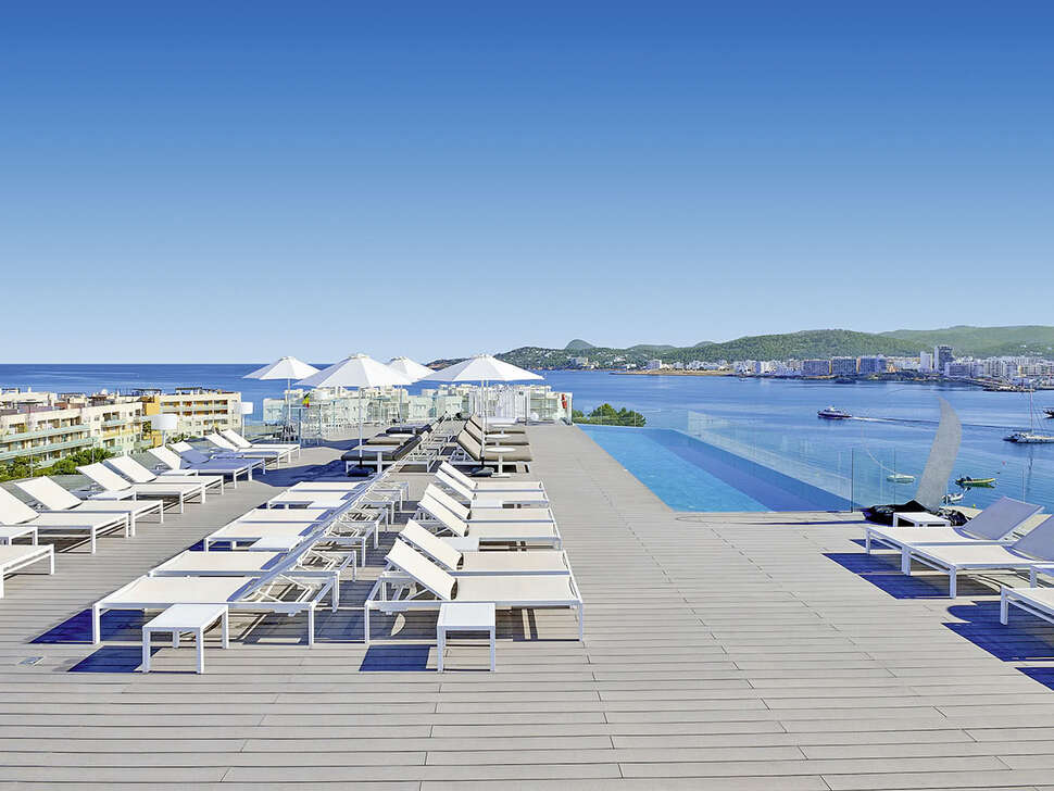 Een foto van het zwembad bij Innside by Melia Ibiza
