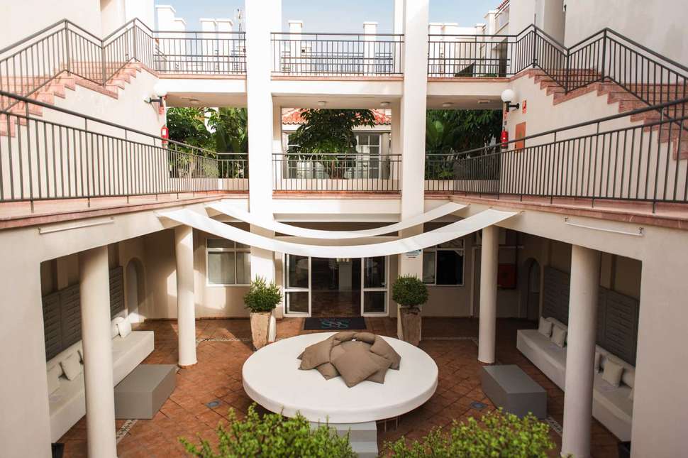 Een foto van het interieur van Aparthotel Los Olivos