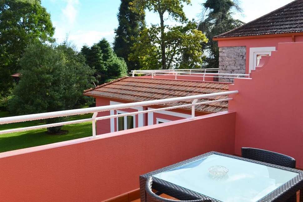 Ein Foto von der Terrasse im Enotel Golf - Santo da Serra