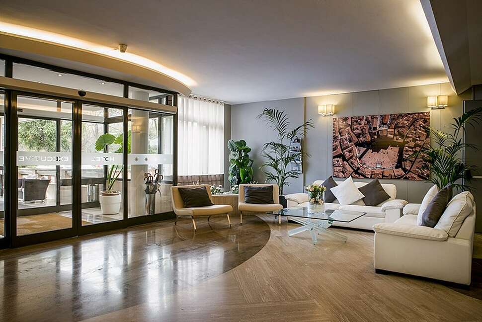 Een foto van het interieur van Hotel Executive