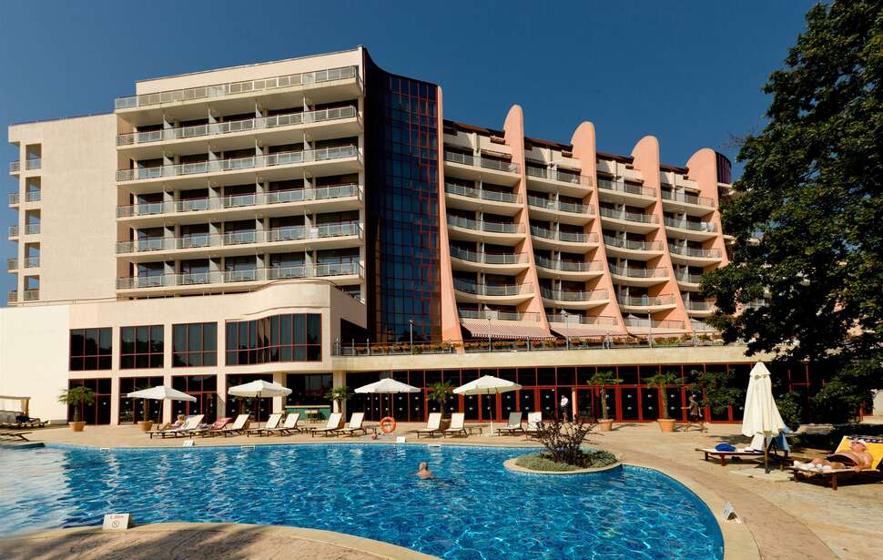 Ein Foto vom Pool im Apollo Spa Resort