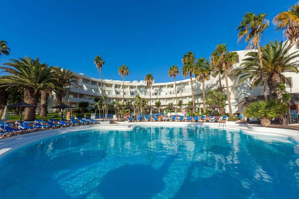 Een foto van het zwembad bij Sol Lanzarote