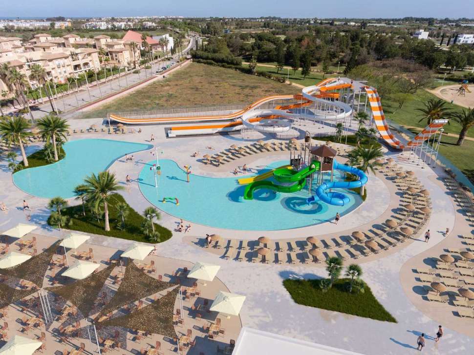 Een foto van het zwembad bij Alegria Costa Ballena